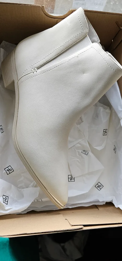 New Cream / Biege Chelsea Boots Call It Spring - Size 9 image indicator(5)