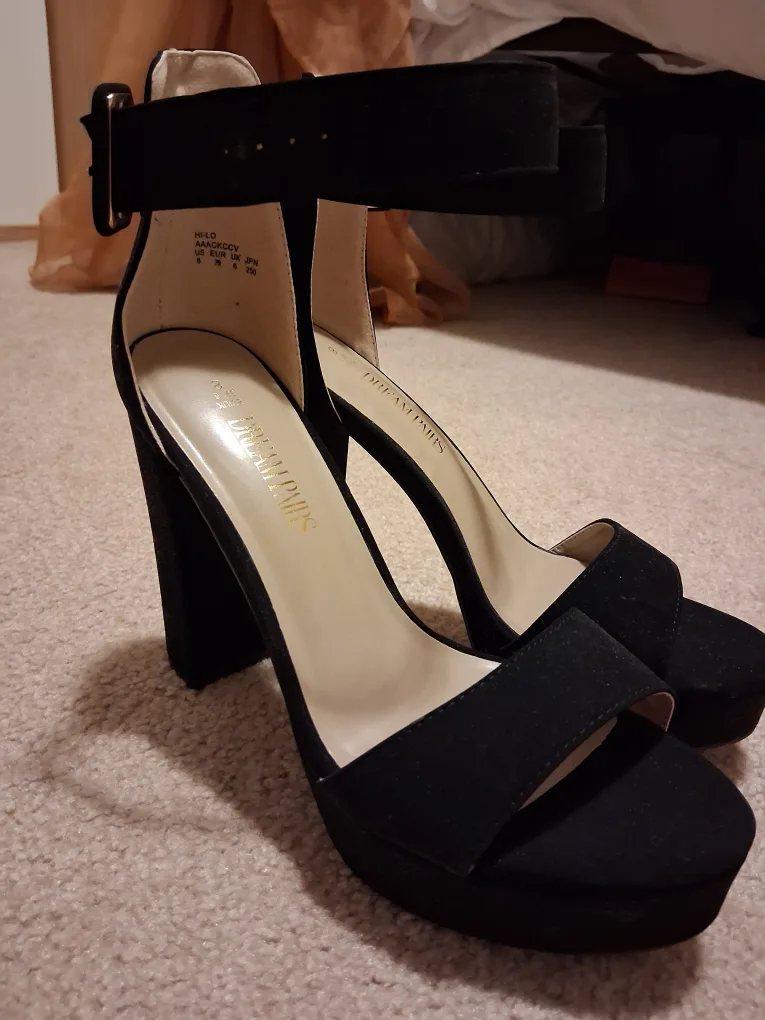 Dream Pairs Black Heels - Size 8 image indicator(2)