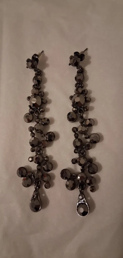 long earrings image indicator(2)