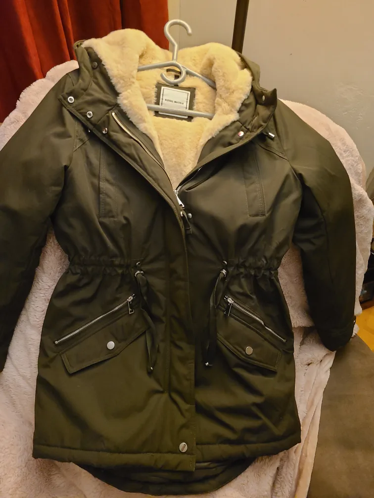 BRAND NEW Green Winter Jacket for Women thumbnail