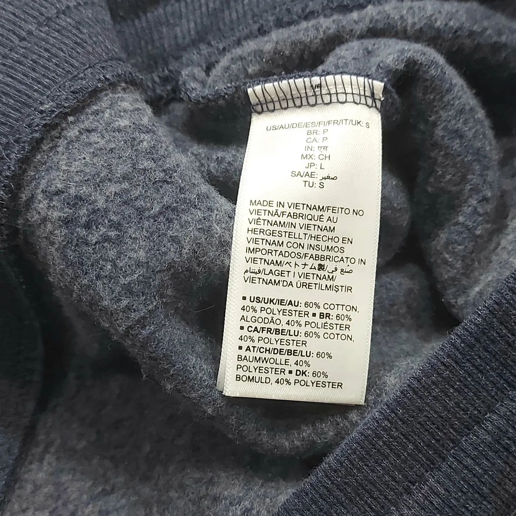 trade or $5! 🛍 cozy like-new sweatpants, fits like a medium image indicator(4)