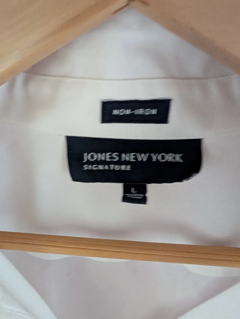 Jones New York Signature White Non-Iron Shirt - L image indicator(2)