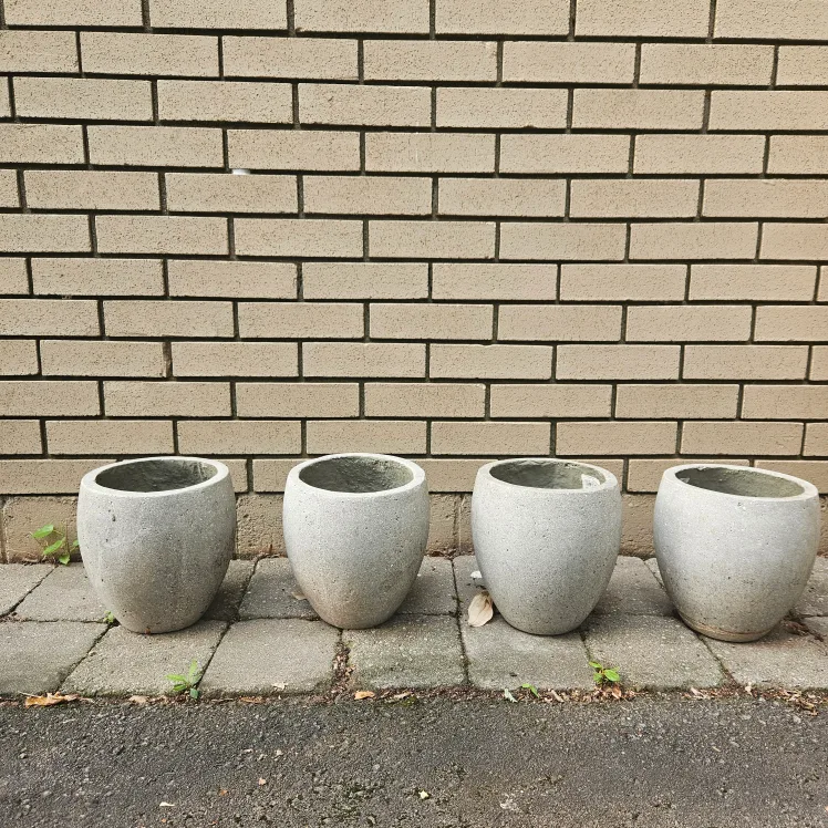 4 Stone-Look Round Planters thumbnail
