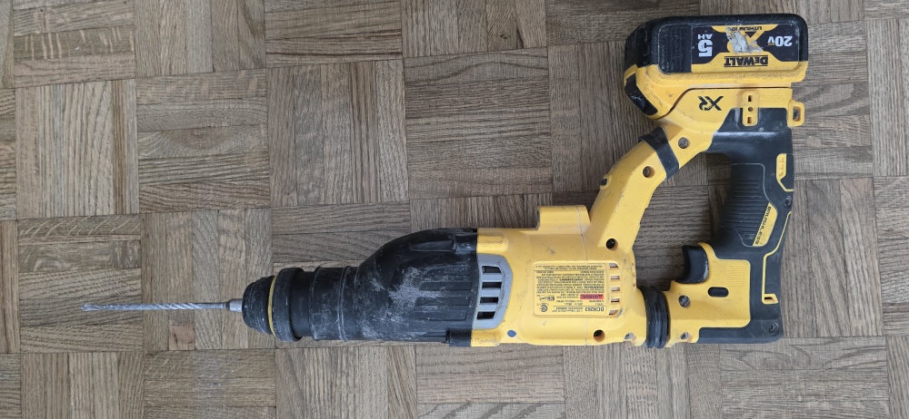 DeWalt 20V XR Rotary Hammer Drill - photo 2