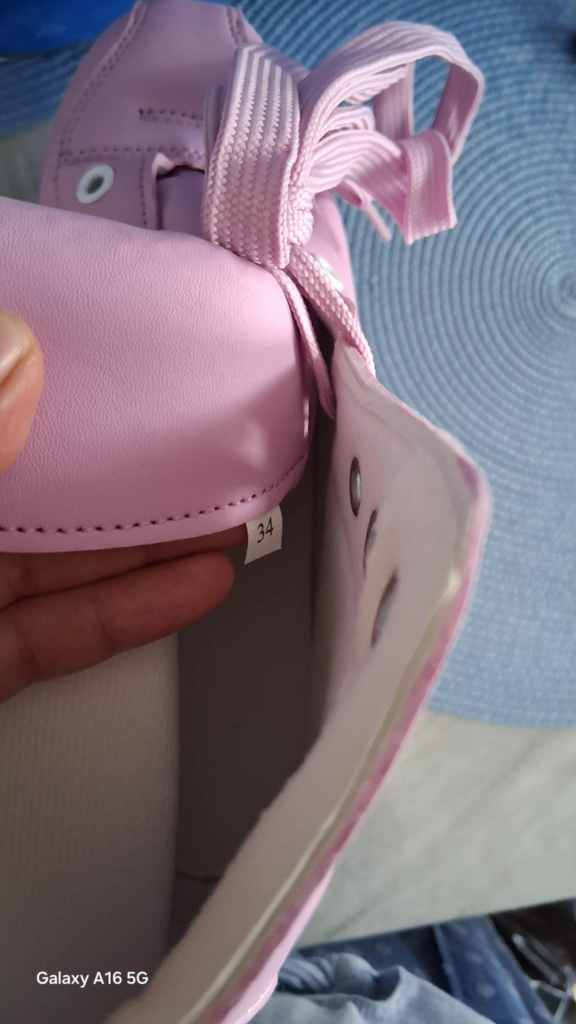 Pink Roller Skates - Size 34 - photo 4