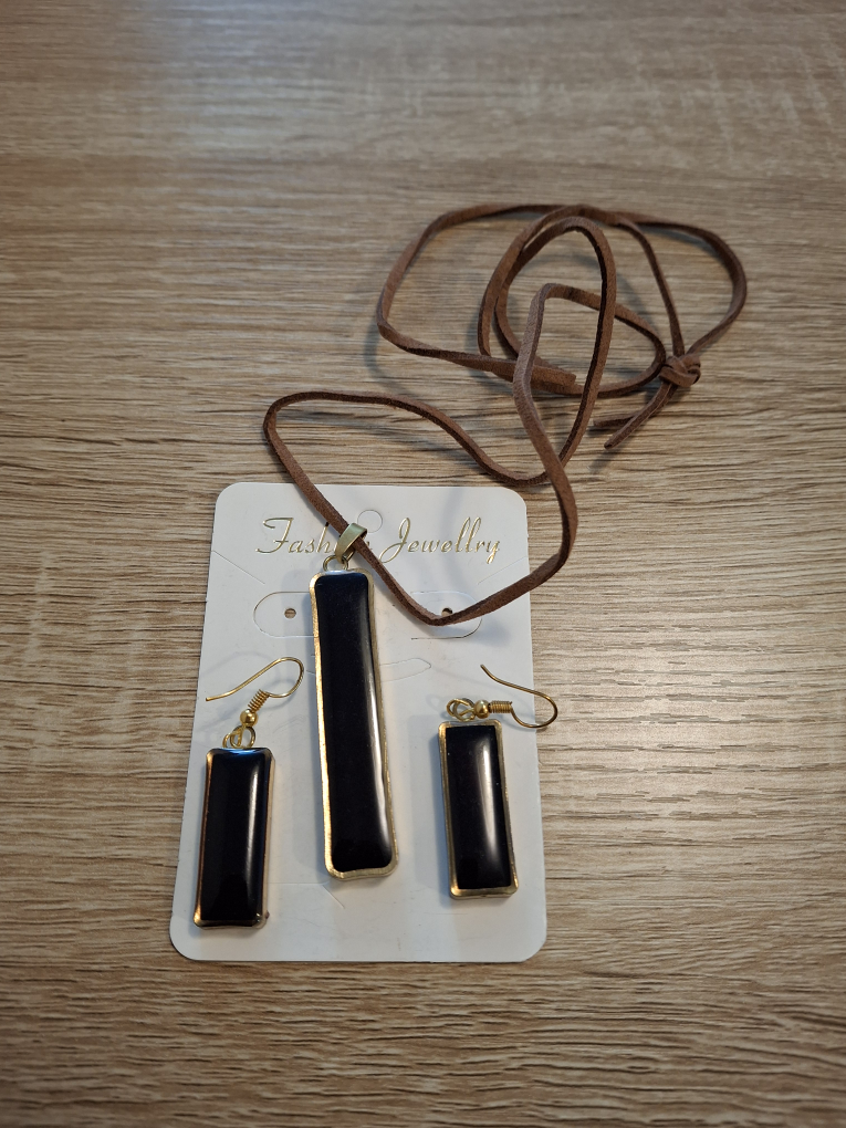 Necklace and earring set