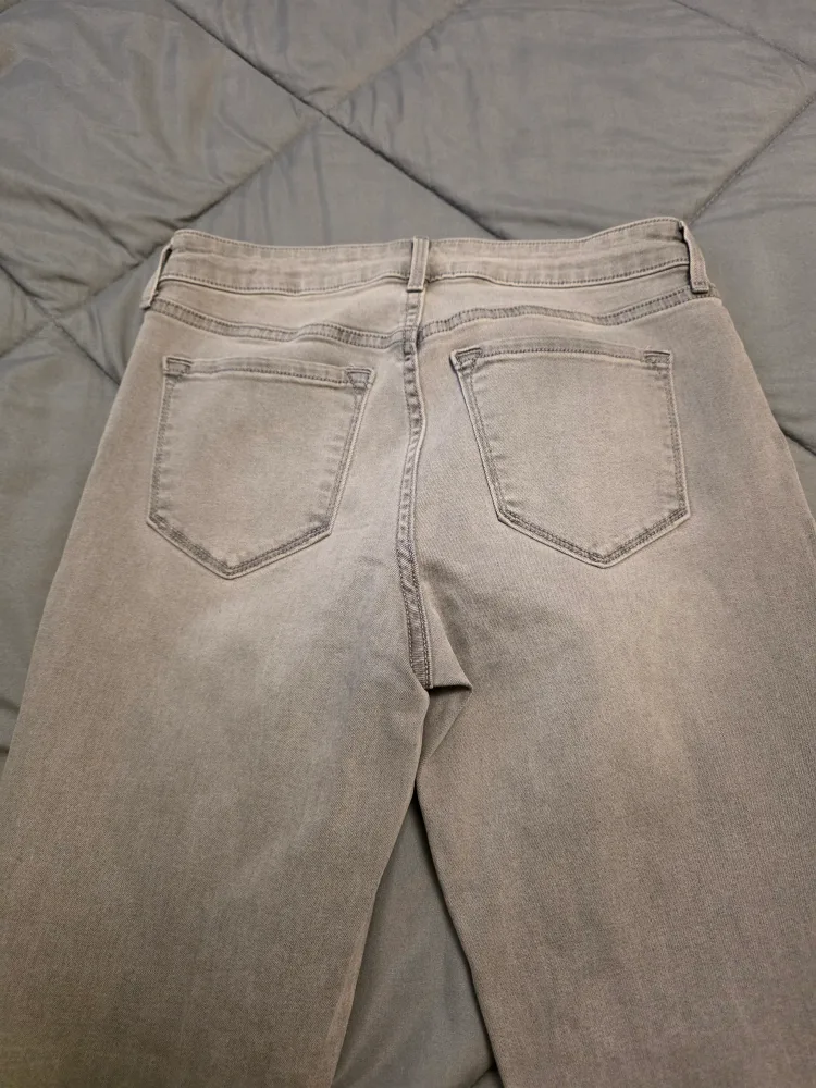 Old Navy Rockstar Jeans - Size 4 regular image indicator(2)