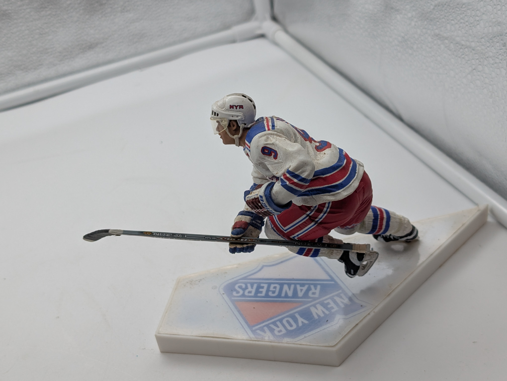 Wayne Gretzky NY Rangers Figurine - photo 3