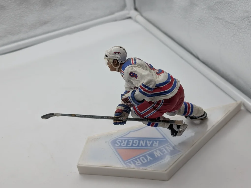 Wayne Gretzky NY Rangers Figurine image indicator(3)