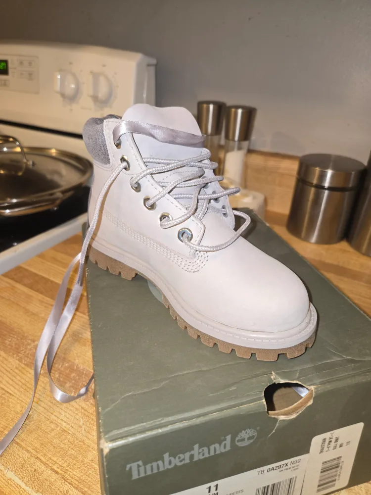 Timberland Toddler Premium 6" Waterproof Boot - Size 11 image indicator(2)