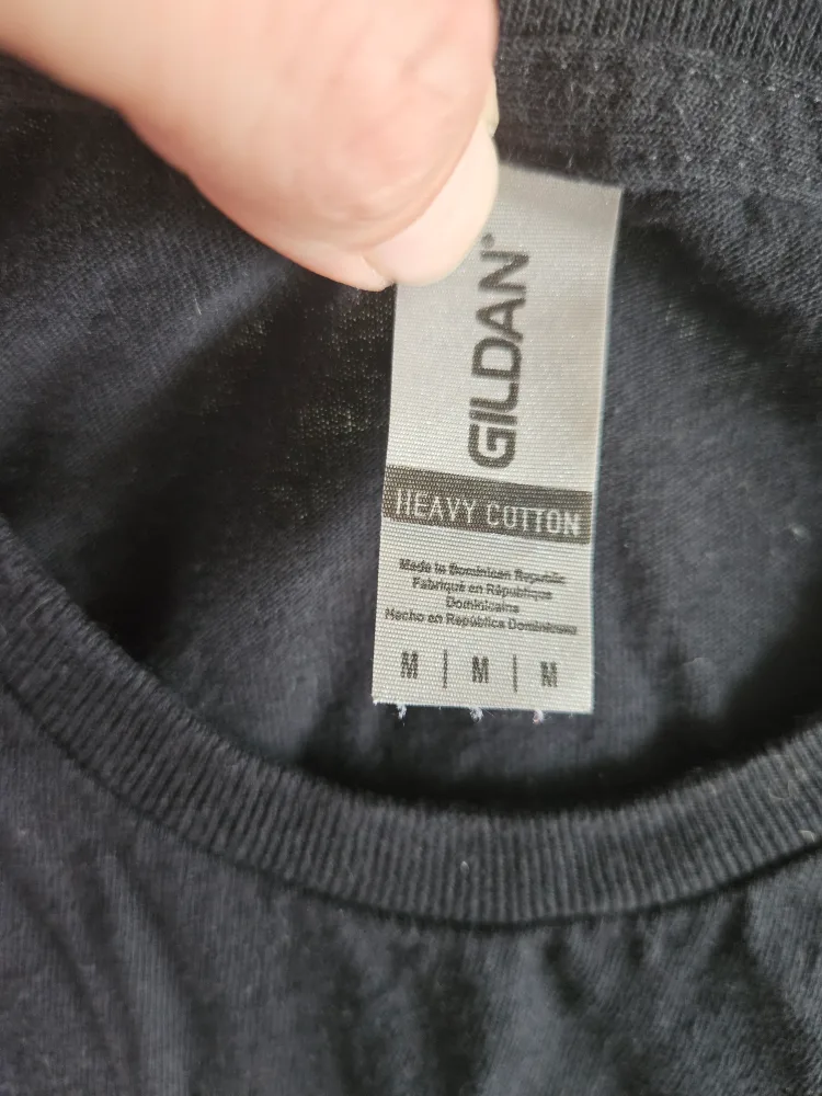 Gildan Black T-Shirt Size M image indicator(2)