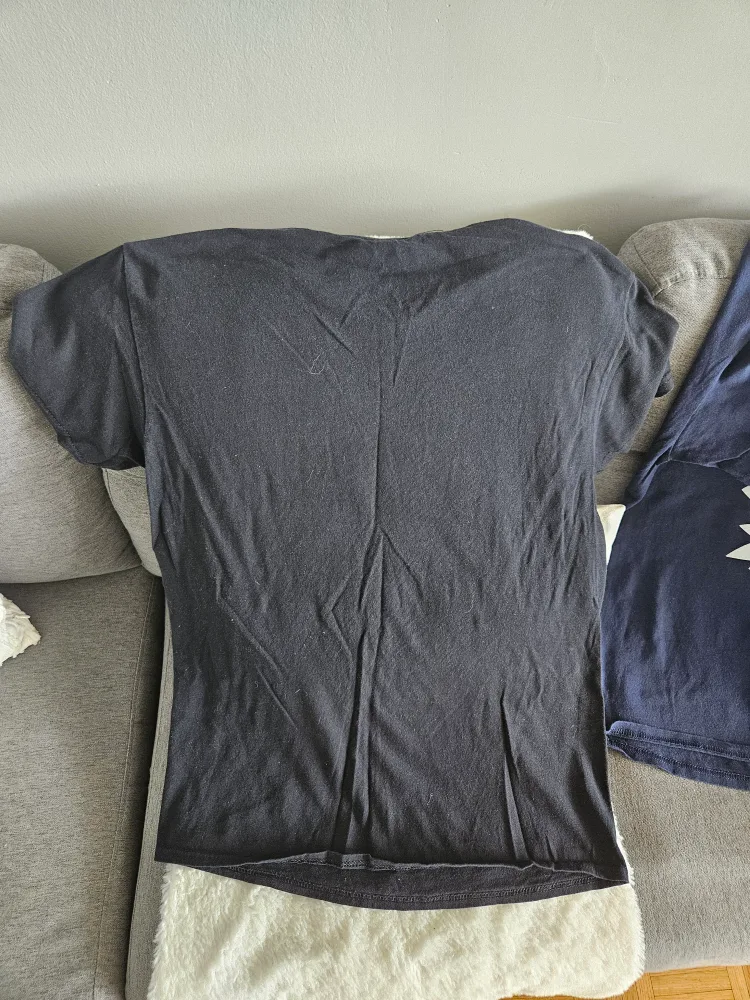 Gildan Black T-Shirt Size M image indicator(4)