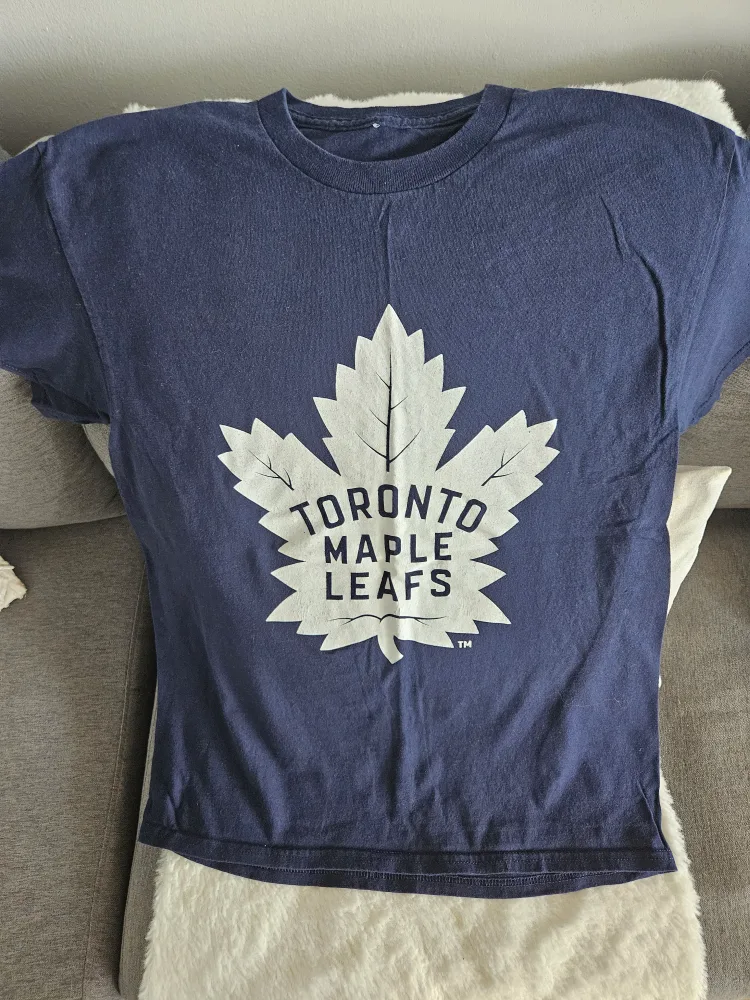 Gildan Black T-Shirt Size M image indicator(5)