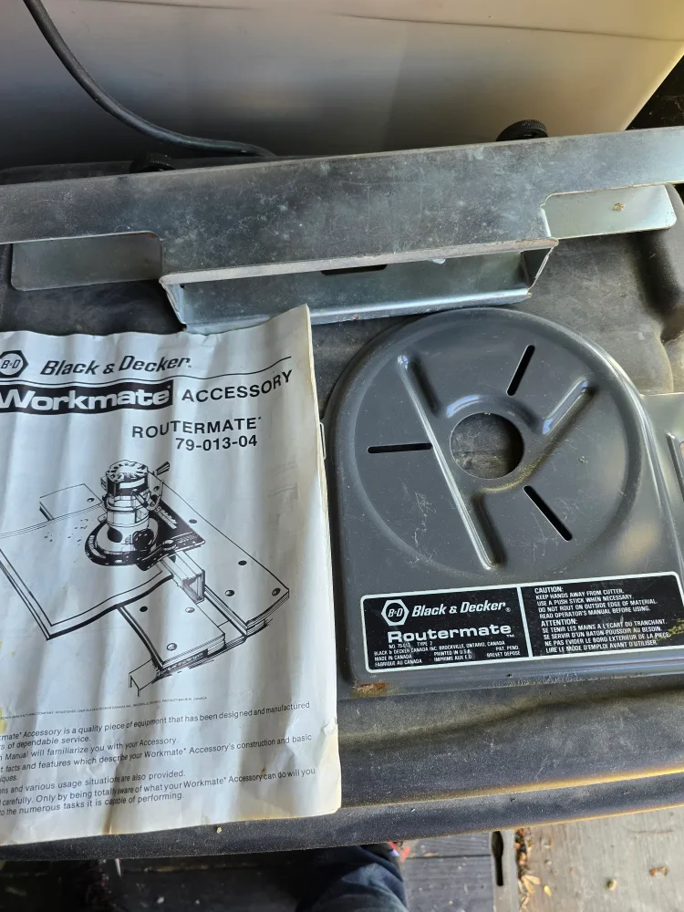 Black & Decker 5/8 HP Router with Accessories image indicator(2)