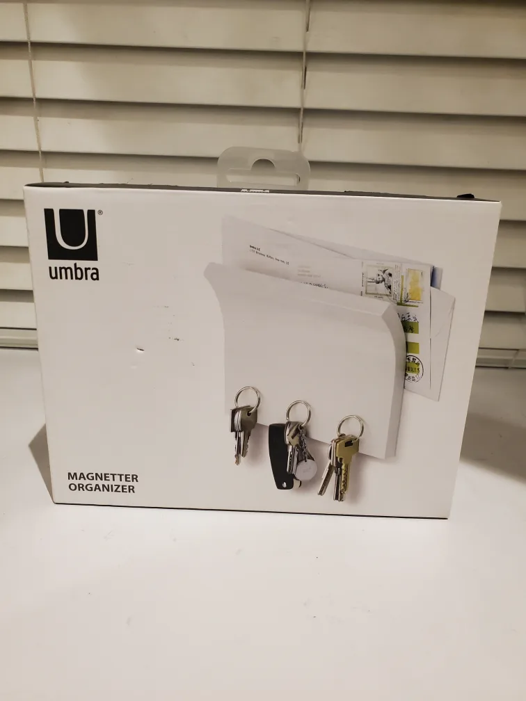 Umbra Magnetter Organizer - Magnetic Key & Letter Holder thumbnail