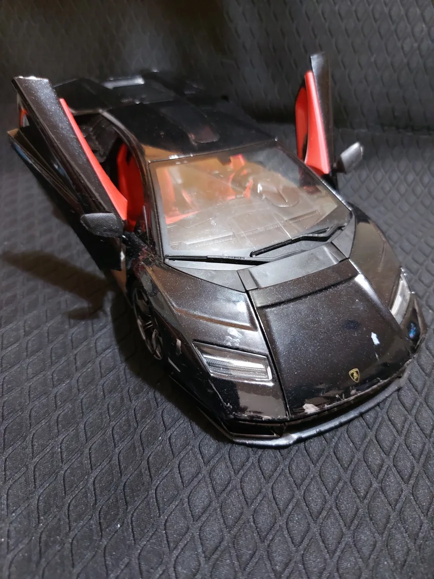 Lamborghini Countach LP800-4 Toy Car thumbnail