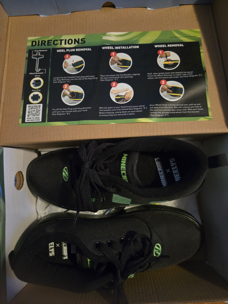 Heelys x Minecraft Roller Shoes, Size 6