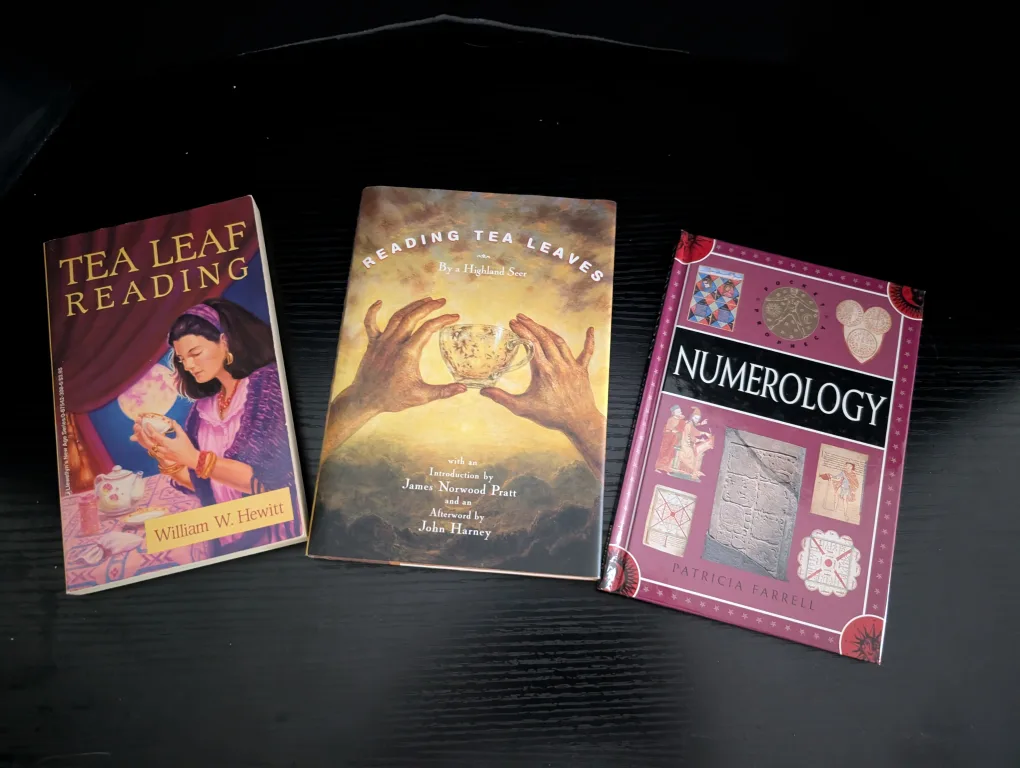 Tea leaf reading and Aura reading books thumbnail