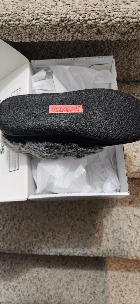 SoftMoc Black Slippers - Size 9 image indicator(3)