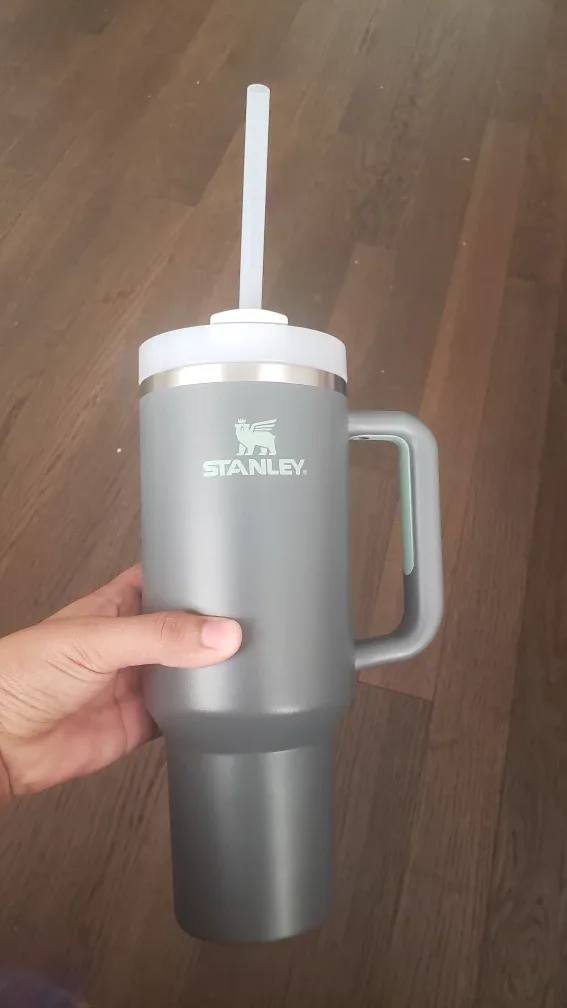 Stanley 40oz BRAND NEW ! NEVER USED ! thumbnail
