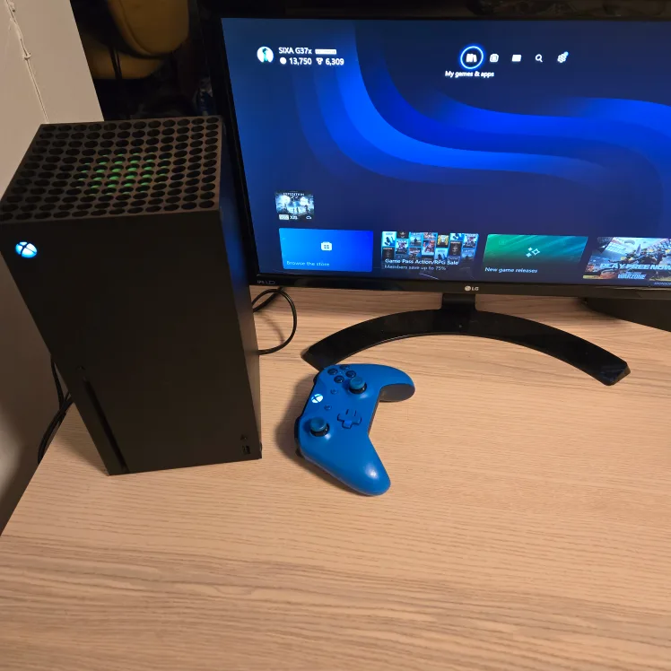 Xbox Series X. CLEAN. No issues. With cables. good controller. thumbnail