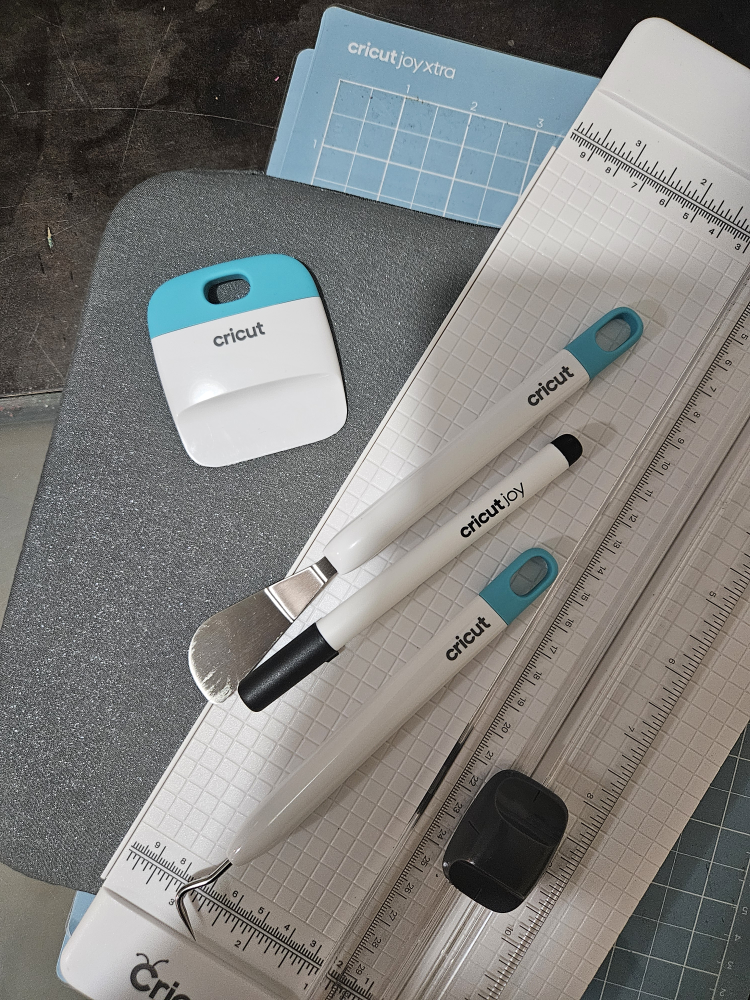 Cricut Joy Xtra Bundle: Tools, Trimmer, Vinyl - photo 3