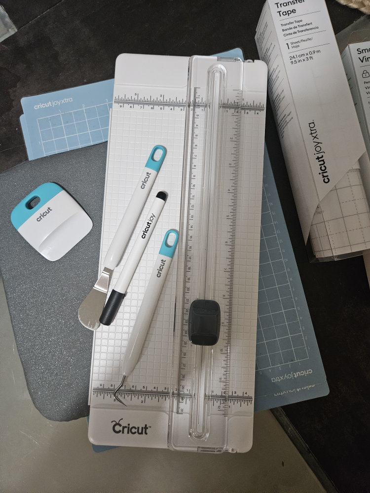 Cricut Joy Xtra Bundle: Tools, Trimmer, Vinyl - photo 4