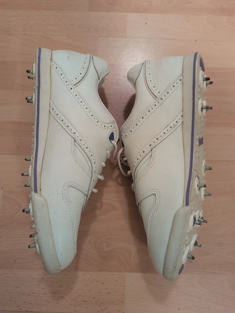 Excellent condition WOMENS 9M etonic golf shoes cleats image indicator(3)