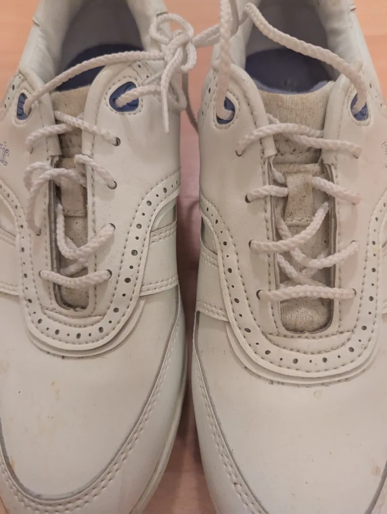 Excellent condition WOMENS 9M etonic golf shoes cleats image indicator(5)