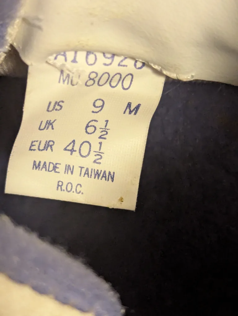 Excellent condition WOMENS 9M etonic golf shoes cleats image indicator(6)