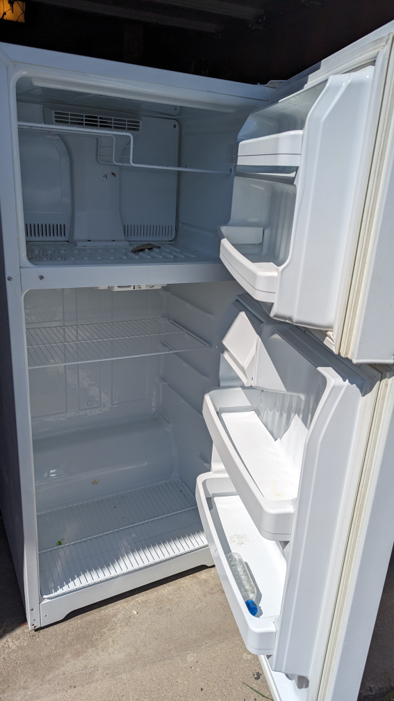 GE White Top Freezer Refrigerator - photo 2