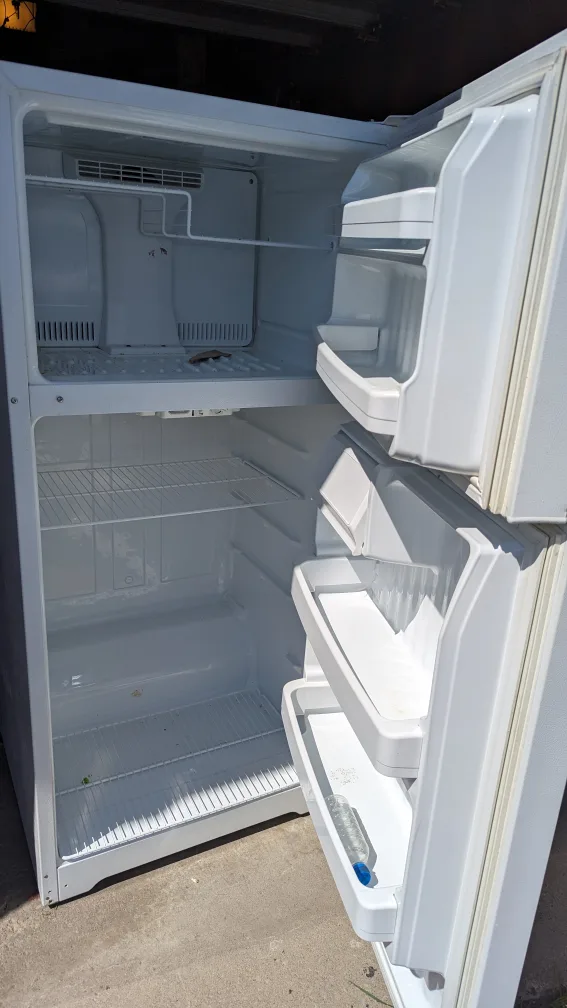 GE White Top Freezer Refrigerator image indicator(2)