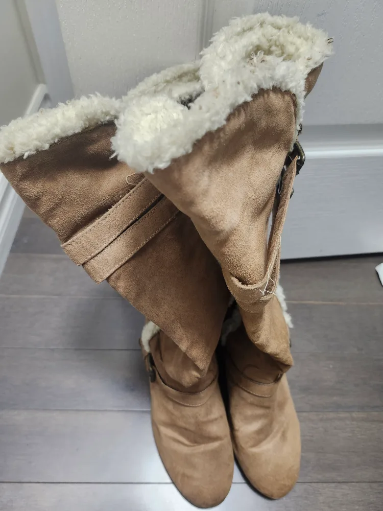 Brown Suede Boots with Faux Fur Trim thumbnail