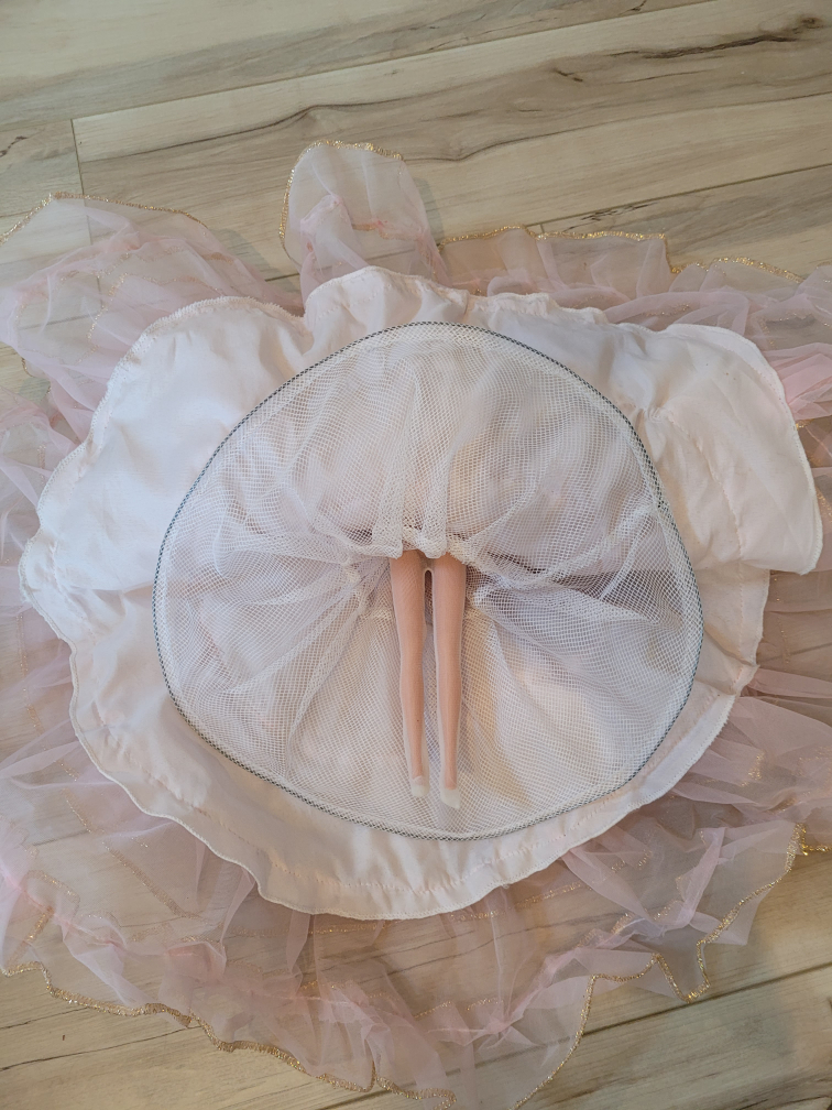10" Doll in Pink Ruffled Gown - photo 5