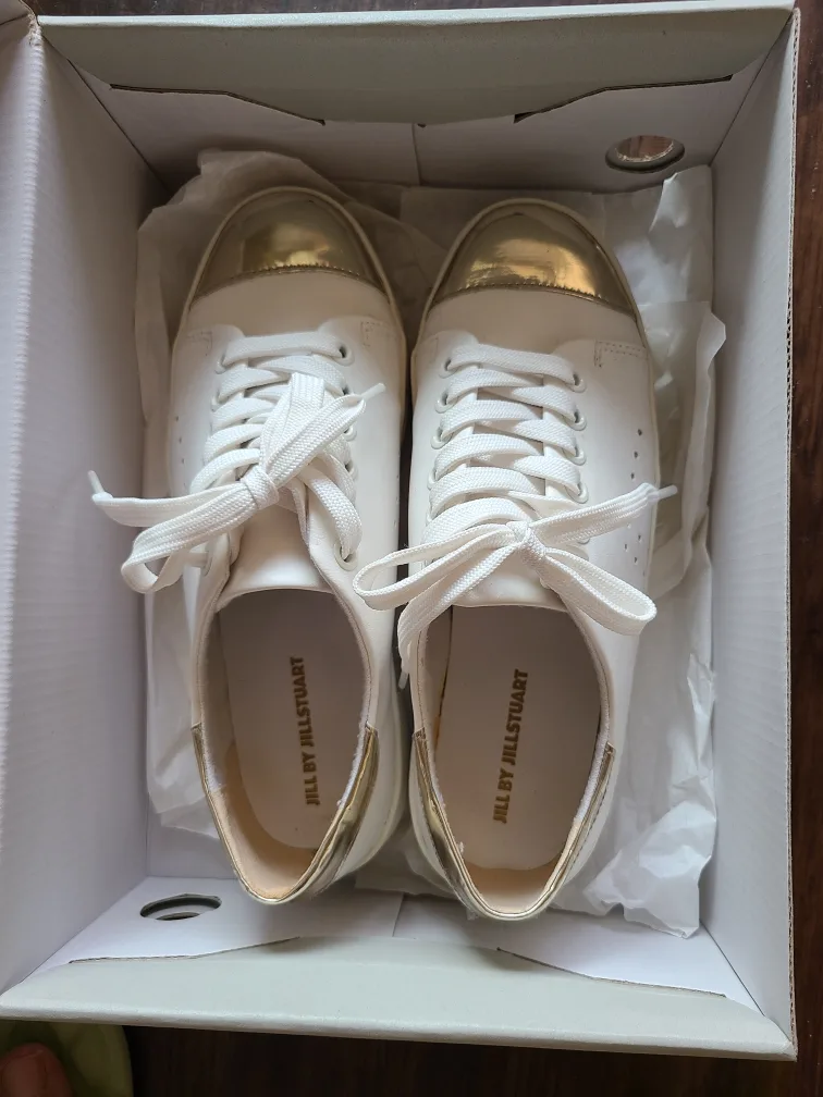 Jill by Jill Stuart White & Gold Sneakers image indicator(5)
