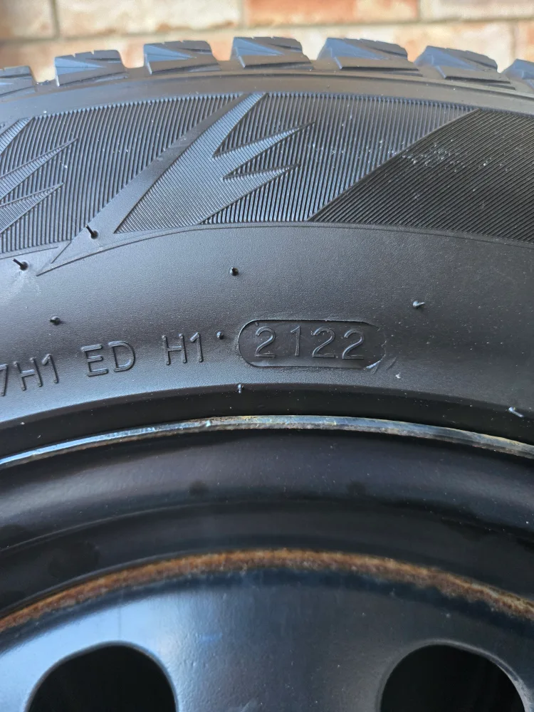 Hankook i*cept X WINTER Tires 225/65R17 image indicator(5)