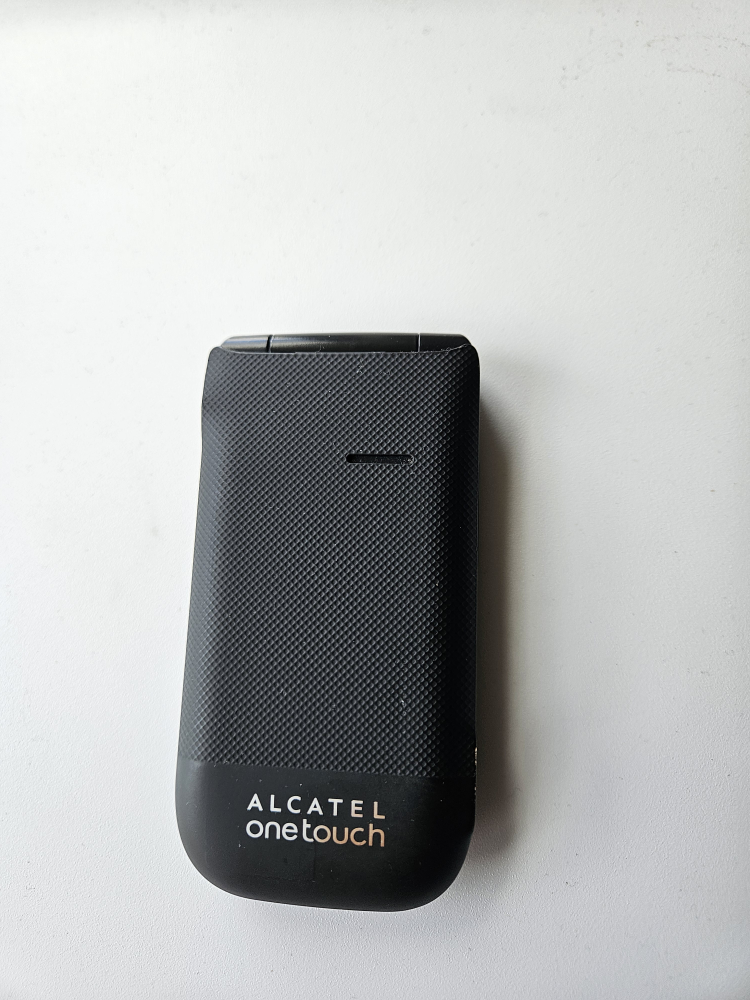 Alcatel OneTouch Retro Flip Phone - photo 2