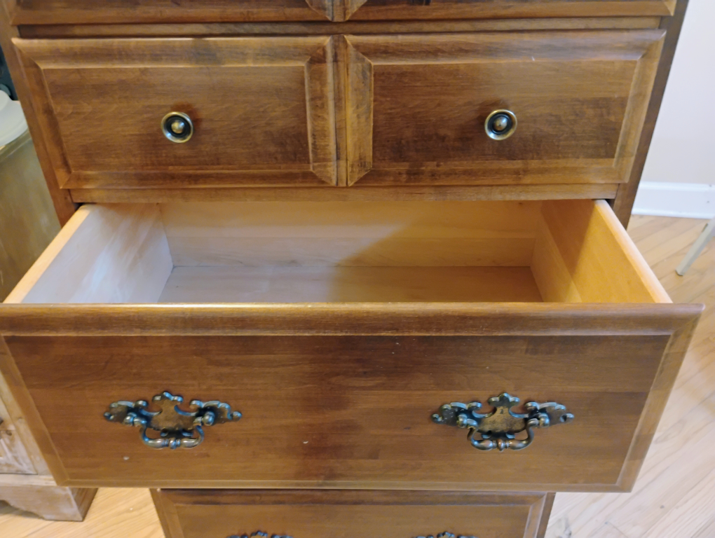 wood dresser - photo 5