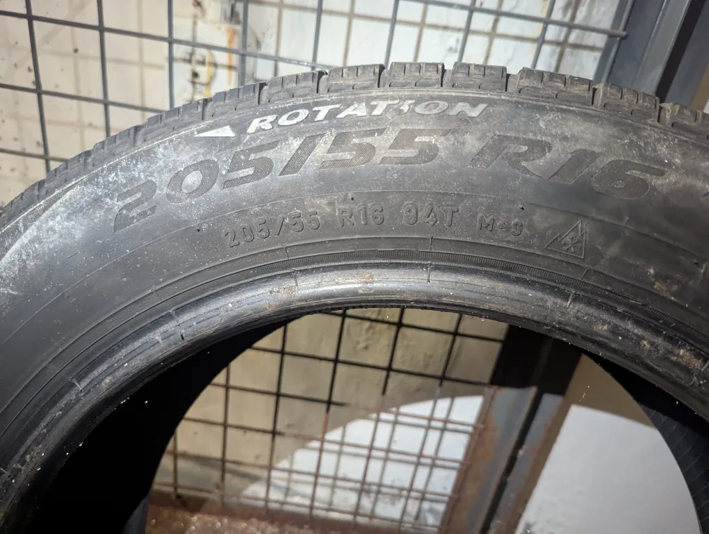 Set of 4 Winter Tires 205/55R16 image indicator(4)