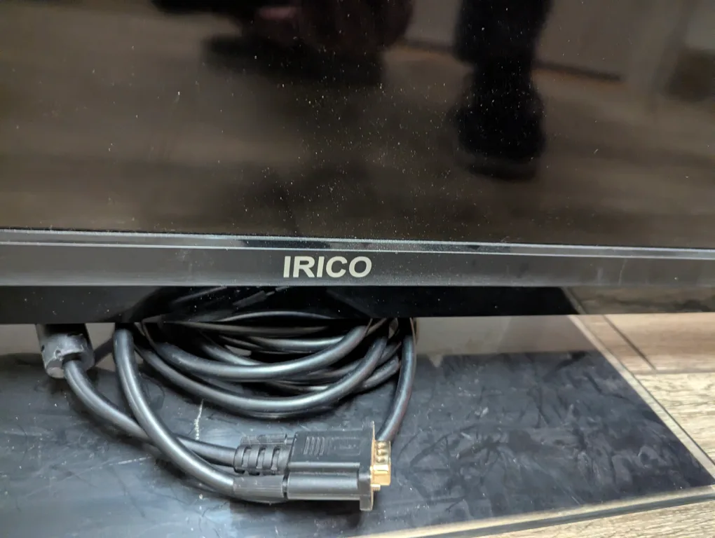 40 inch LED flat screen TV with wall mount and stand image indicator(9)