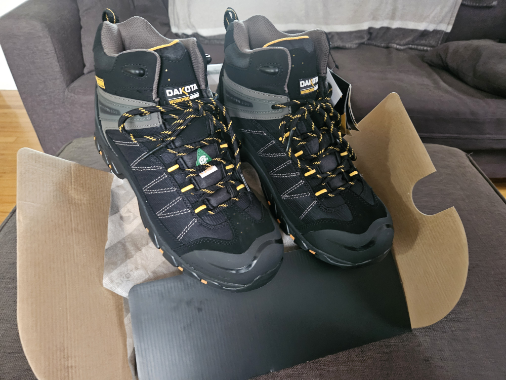 Dakota - Tarantula Antislip Boots - Size 9