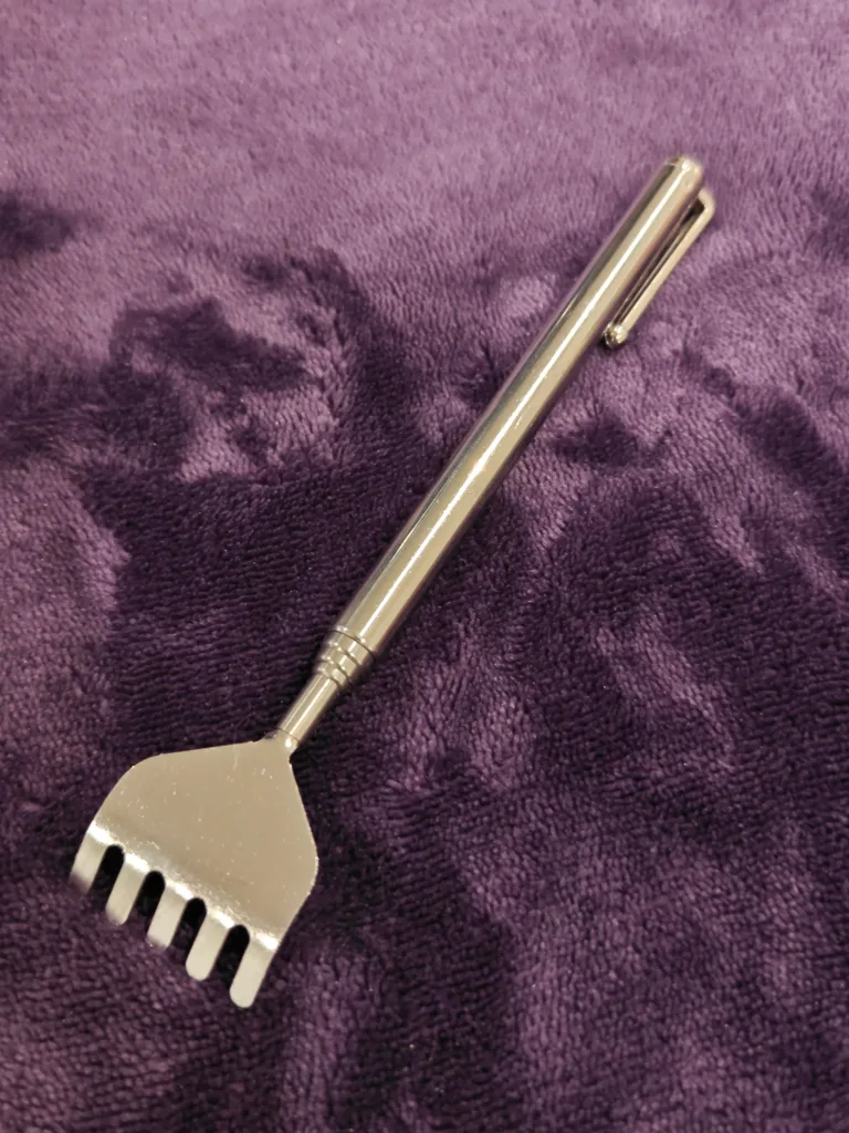 Telescopic Back Scratcher image indicator(2)