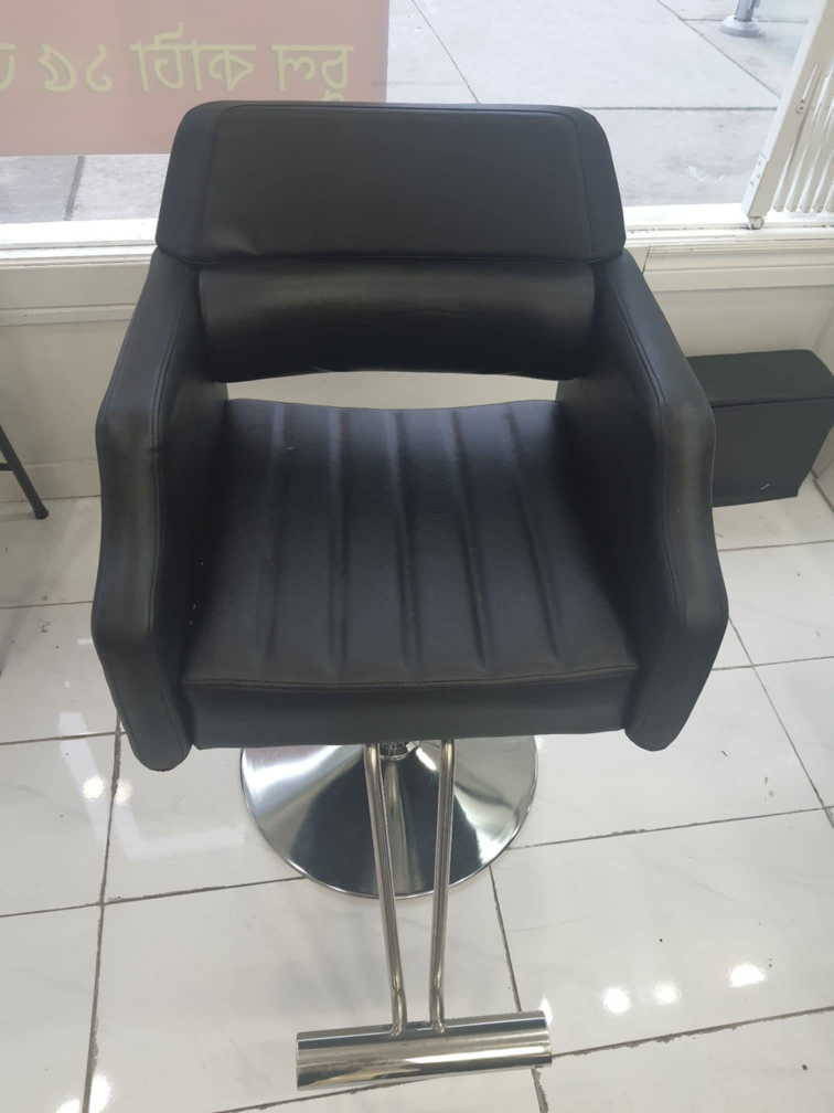 Black Salon/Barber Chair - photo 3
