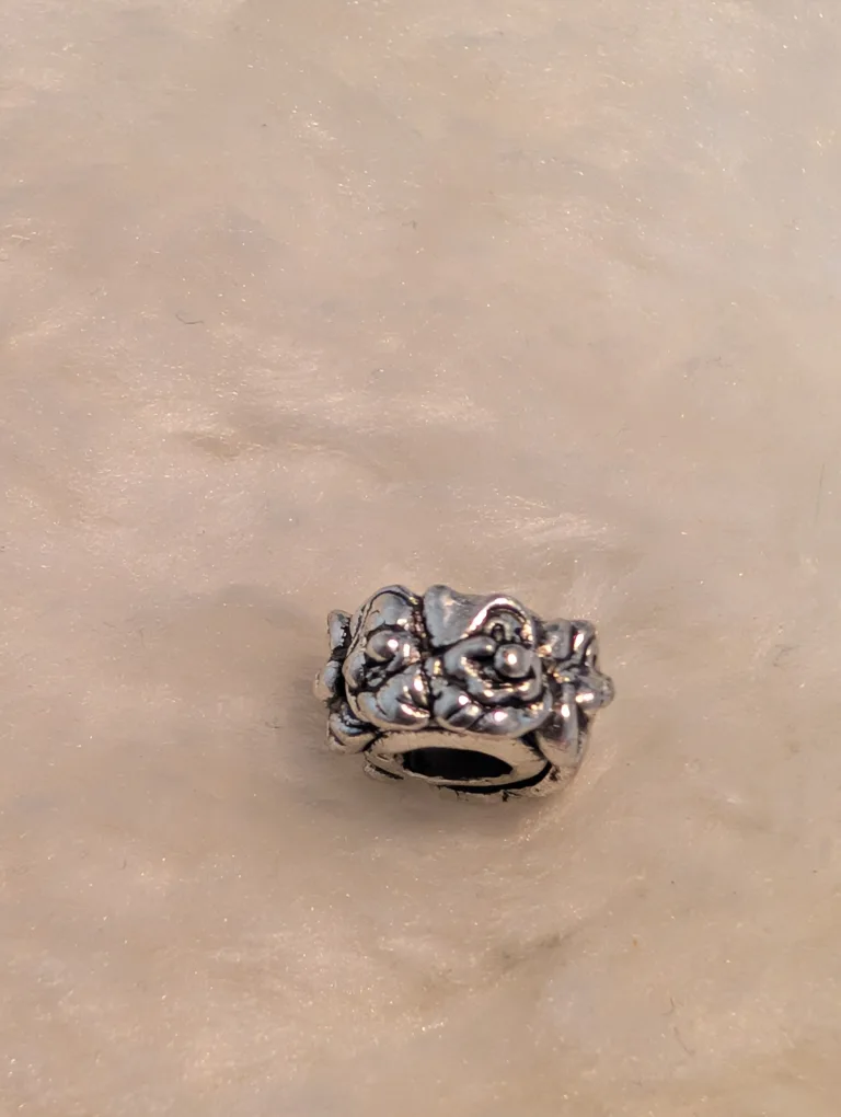 Disney Snow White and the seven dwarfs Charm image indicator(2)