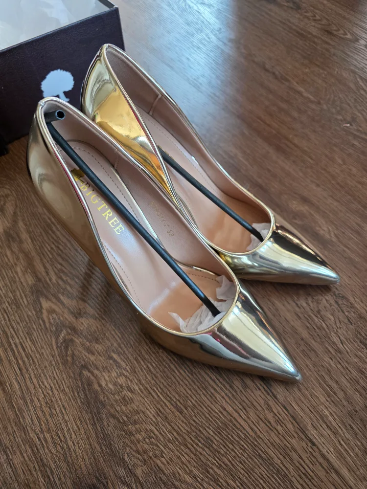 New light Gold Heels - Size 38 image indicator(2)