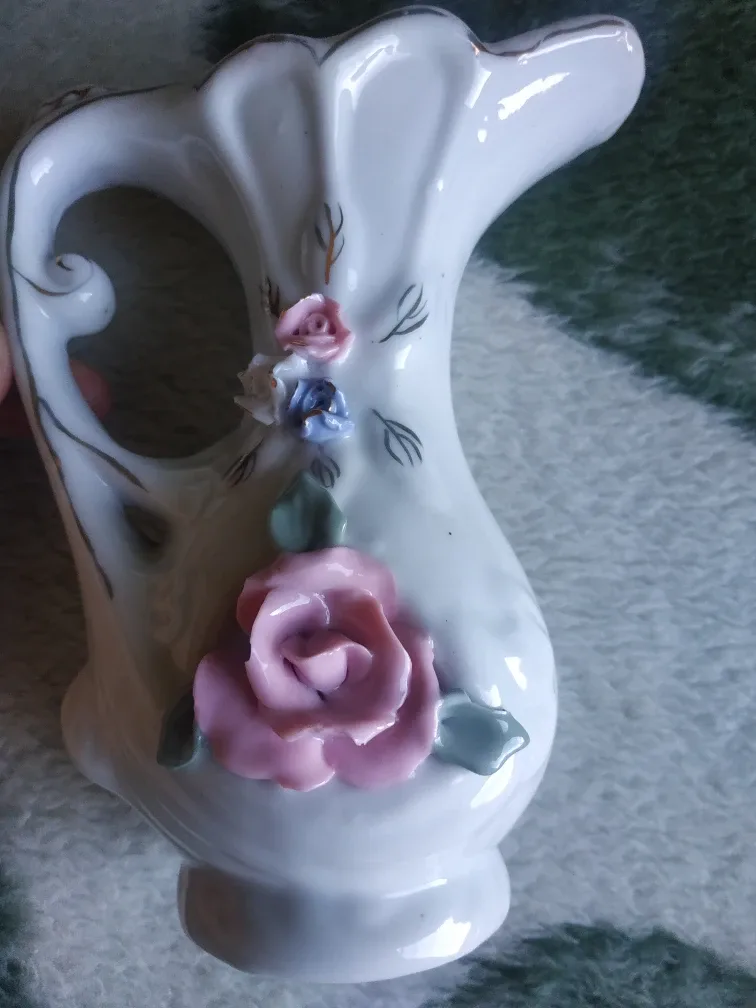 Vintage White Ceramic Floral Vase image indicator(2)