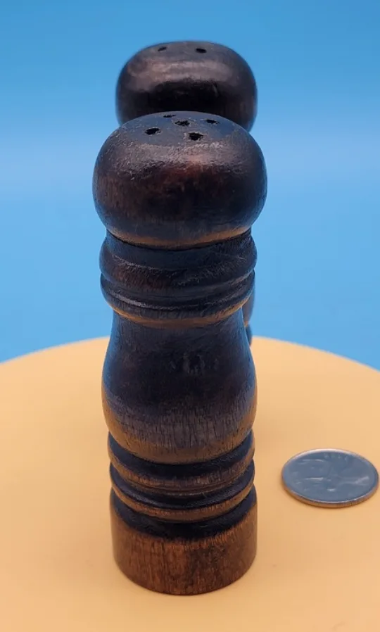Wooden Salt & Pepper Shakers image indicator(4)