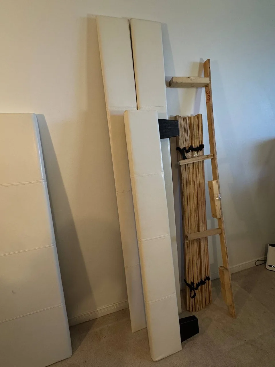 White Faux Leather Upholstered  Double Bed Frame - Disassembled image indicator(4)