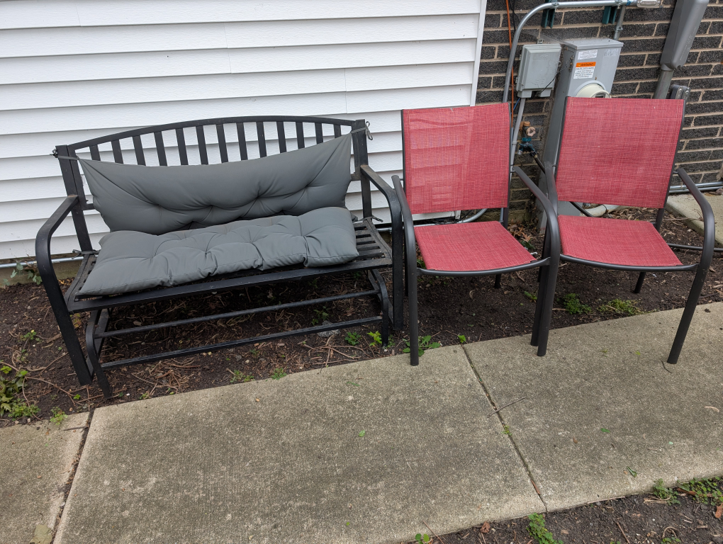 Free glider and 2 chairs