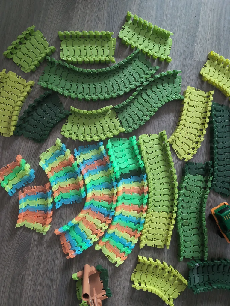 Dinosaur Toy Set with Track, Dinosaurs, and Accessories image indicator(3)